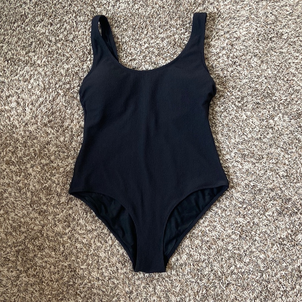 Ribbed swimsuit